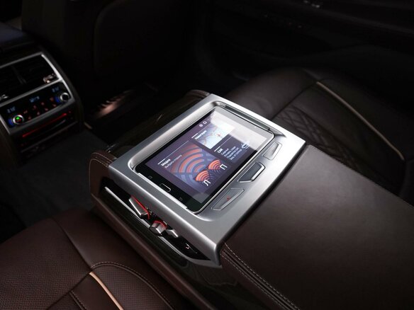 2021 BMW 7 серии Long 740Li xDrive VI (G11/G12) Рестайлинг, чёрный, 6824434 рублей - вид 15