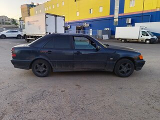 1999 Mercedes-Benz C-Класс 180 I (W202) Рестайлинг, чёрный, 230000 рублей, вид 4