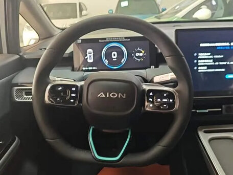 2026 Aion Y Plus 51.9 kWh, серебристый, 1850000 рублей, вид 4