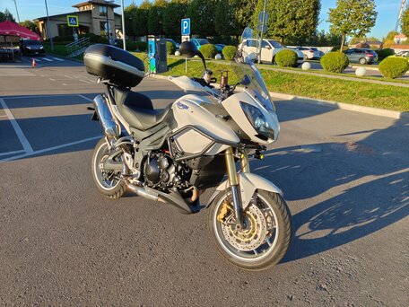 2008 Triumph Tiger 1050, белый, 620000 рублей, вид 1