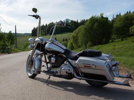 2003 Harley-Davidson Road King, серебристый, 3700000 рублей, вид 2