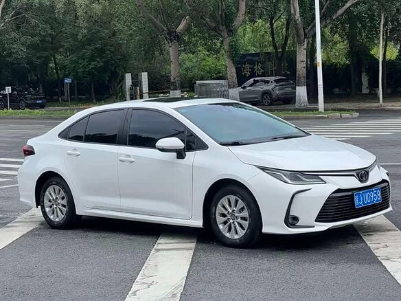 2022 Toyota Corolla XII (E210) Рестайлинг, белый - вид 1