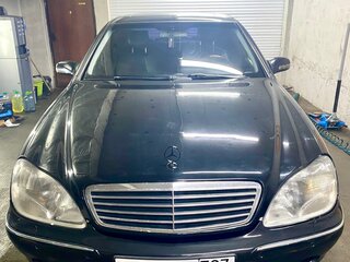 1999 Mercedes-Benz S-Класс 320 IV (W220), чёрный, 495000 рублей, вид 1