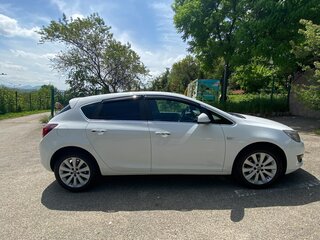 2013 Opel Astra J Рестайлинг, белый, 825000 рублей, вид 3