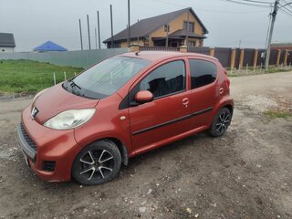 2009 Peugeot 107 I Рестайлинг, оранжевый, 350000 рублей, вид 3