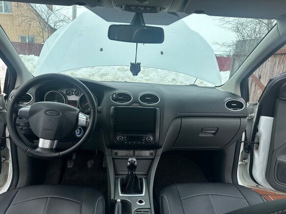2010 Ford Focus II Рестайлинг, белый, 650000 рублей - вид 9