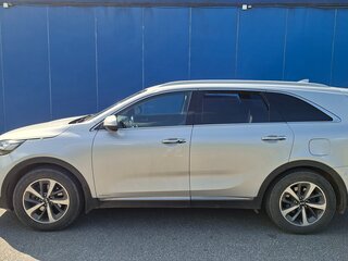 2019 Kia Sorento III Prime Рестайлинг, серебристый, 2500000 рублей, вид 4