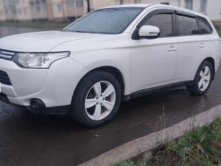 2014 Mitsubishi Outlander III, белый, 1300000 рублей, вид 1