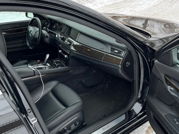 2013 BMW 7 серии Long 750Li xDrive V (F01/F02/F04) Рестайлинг, чёрный, 1750000 рублей - вид 9