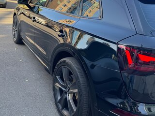 2021 Audi Q5 L 45 TFSI II (FY) Рестайлинг, чёрный, 4850000 рублей, вид 3