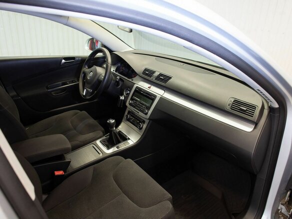 2010 Volkswagen Passat B6, серебристый, 820000 рублей - вид 18