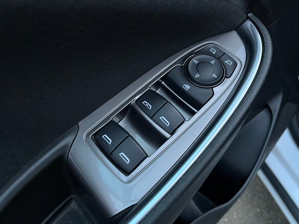 2020 Chevrolet Malibu IX Рестайлинг, белый, 1350000 рублей - вид 14