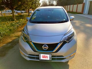 2019 Nissan Note e-Power II Рестайлинг, серебристый, 1280000 рублей, вид 3