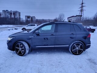 2021 Volkswagen Tiguan II Рестайлинг, чёрный, 2400000 рублей, вид 4