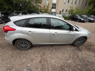 2016 Ford Focus III Рестайлинг, серебристый, 800000 рублей, вид 2