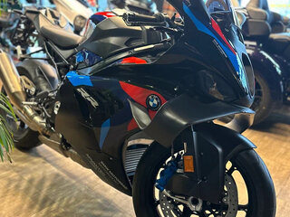 2025 BMW M 1000 RR, чёрный, 4100000 рублей, вид 3