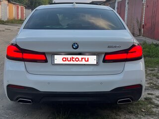 2020 BMW 5 серии 520i VII (G30/G31/G38) Рестайлинг, белый, 4150000 рублей, вид 3