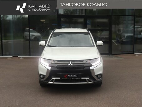 2022 Mitsubishi Outlander III Рестайлинг 3, белый, 2534000 рублей, вид 2