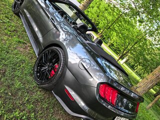 2019 Ford Mustang VI Рестайлинг, серый, 3100000 рублей, вид 1