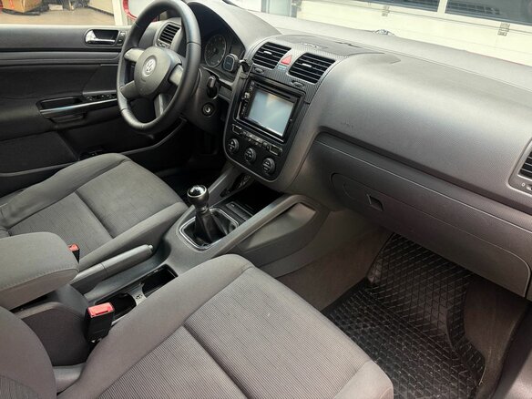 2004 Volkswagen Golf V, красный - вид 17