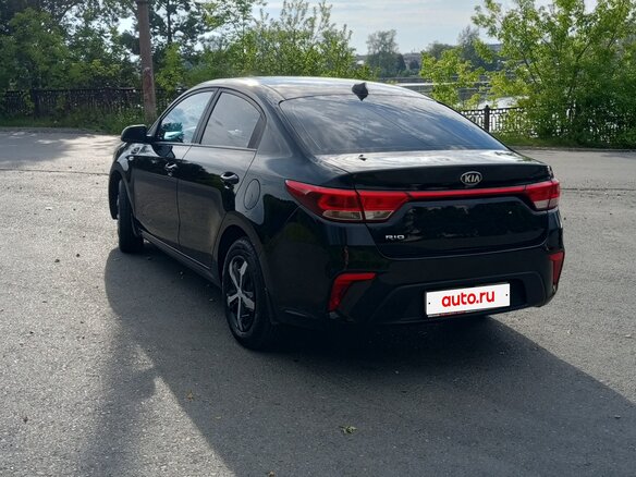 2017 Kia Rio IV, чёрный, 1200000 рублей - вид 3