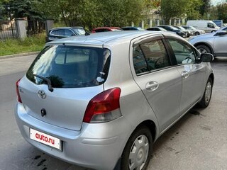 2010 Toyota Vitz II (XP90), серый, 620000 рублей, вид 3