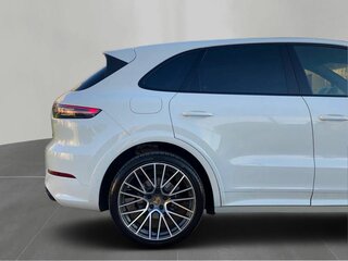 2019 Porsche Cayenne III, белый, 5650000 рублей, вид 4