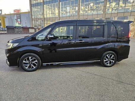2017 Honda Stepwgn Spada V Рестайлинг, чёрный, 1890000 рублей, вид 5