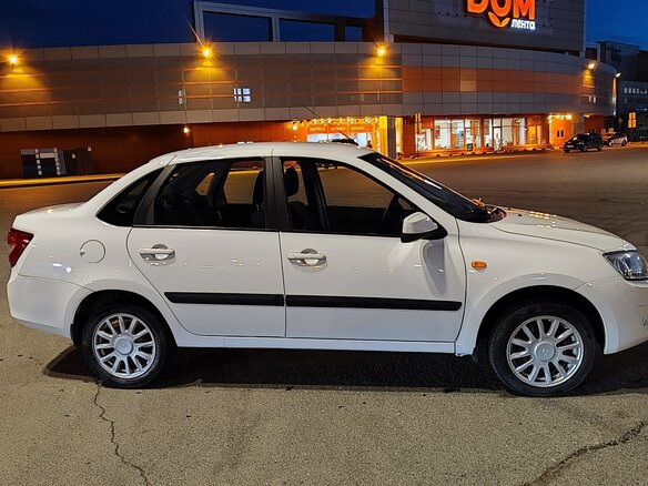 2013 Lada (ВАЗ) Granta I, белый, 450000 рублей - вид 21