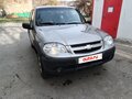 2018 Chevrolet Niva I Рестайлинг, серебристый, 630000 рублей - вид 2