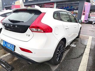2018 Volvo V40 II Рестайлинг, белый, 1072000 рублей, вид 2