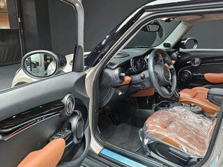 2022 Mini Hatch Cooper III (F55/F56) Рестайлинг 2, бежевый, 1560000 рублей, вид 4