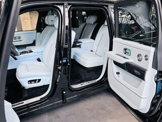 2026 Rolls-Royce Cullinan Black Badge I Рестайлинг (Series II), чёрный, 64350000 рублей, вид 3