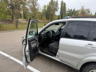 2004 Toyota RAV4 II (XA20) Рестайлинг, серебристый, 715000 рублей, вид 5