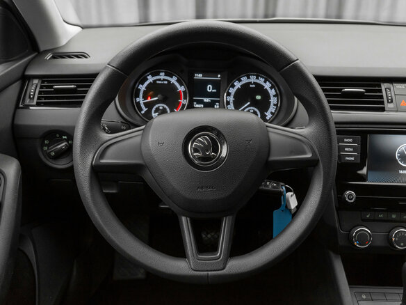 2019 Skoda Octavia III (A7) Рестайлинг, белый, 1525000 рублей - вид 9