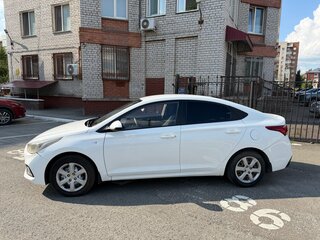 2018 Hyundai Solaris II, белый, 720000 рублей, вид 3