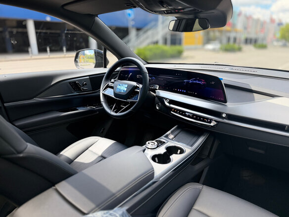 2025 Cadillac XT5 II, чёрный, 6490000 рублей - вид 6