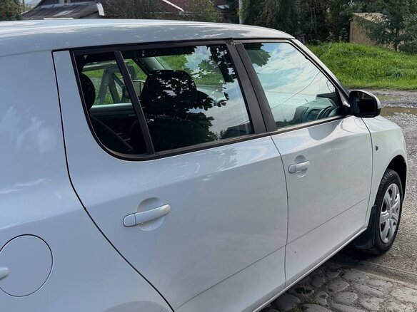 2011 Skoda Fabia II Рестайлинг, белый, 770000 рублей - вид 5