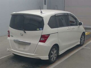 2010 Honda Freed Spike I Рестайлинг, белый, 1050000 рублей, вид 4