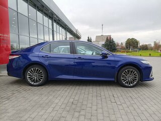 2021 Toyota Camry VIII (XV70) Рестайлинг, синий, 3283000 рублей, вид 4