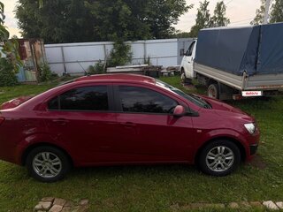 2013 Chevrolet Aveo II, красный, 599999 рублей, вид 2