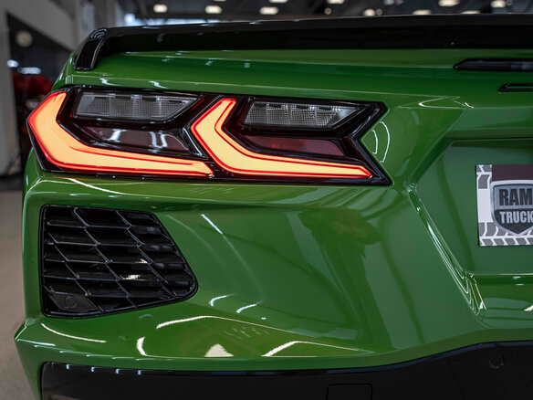 2026 Chevrolet Corvette Stingray C8, зелёный, 15627588 рублей - вид 34