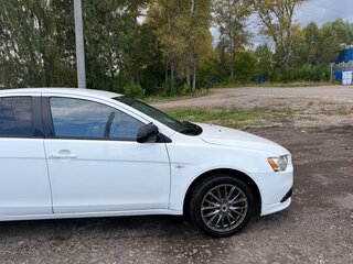 2012 Mitsubishi Lancer X Рестайлинг, белый, 730000 рублей, вид 4