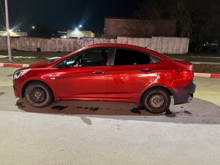 2014 Hyundai Solaris I Рестайлинг, красный, 600000 рублей, вид 4