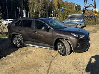 2020 Toyota RAV4 V (XA50), коричневый, 3100000 рублей, вид 5