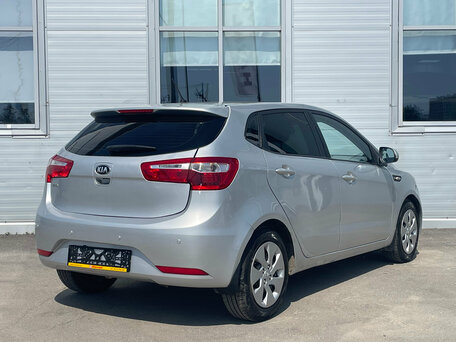 2014 Kia Rio 6-speed III, серебристый, 615000 рублей, вид 5