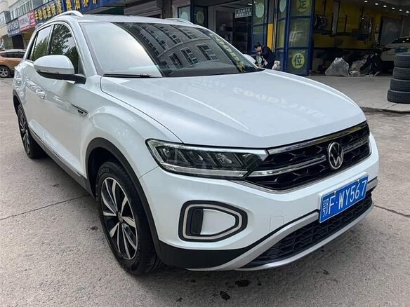 2023 Volkswagen T-Roc I Рестайлинг, белый, 1890000 рублей - вид 2