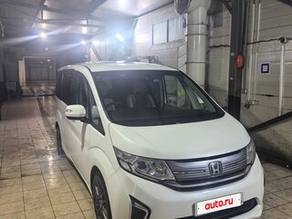 2015 Honda Stepwgn V, белый, 1870000 рублей, вид 3