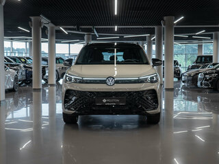 2026 Volkswagen Tiguan L Pro III (China Market), бежевый, 5150000 рублей, вид 3