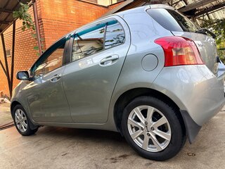 2008 Toyota Yaris II, серебристый, 620000 рублей, вид 4